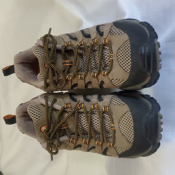 Merrell Tan and Black Athletic Shoes - Picture 1 of 10